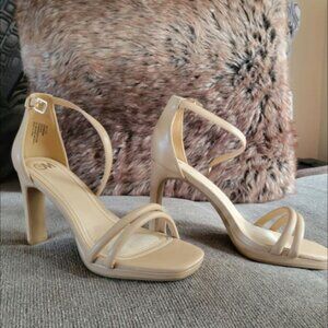 C&M nude strappy sandal heels, cushion Innersole, size 7.5WIDE